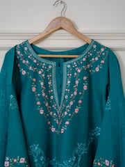 (Unstitched) 2 Piece - Embroidered Cambric Suit KJ4185