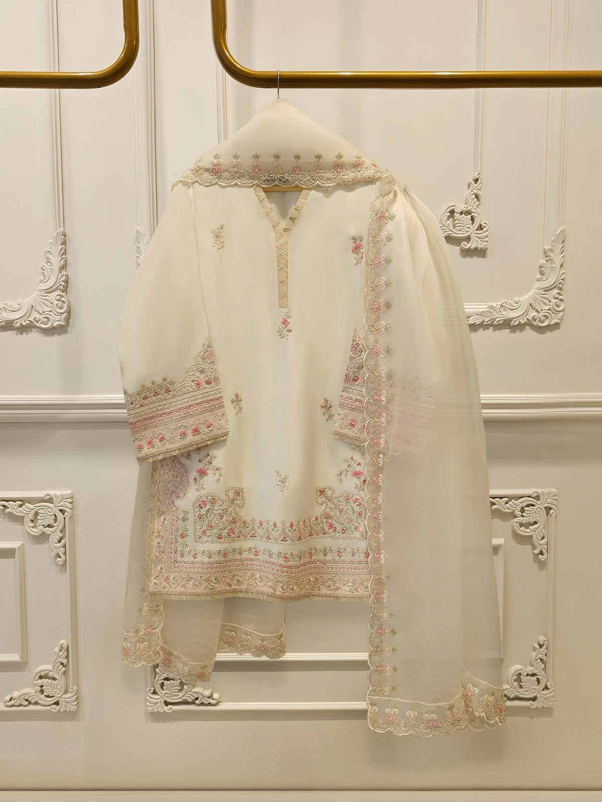 3 Piece- Pure Sheesha Silk Embroidered Suit S113238