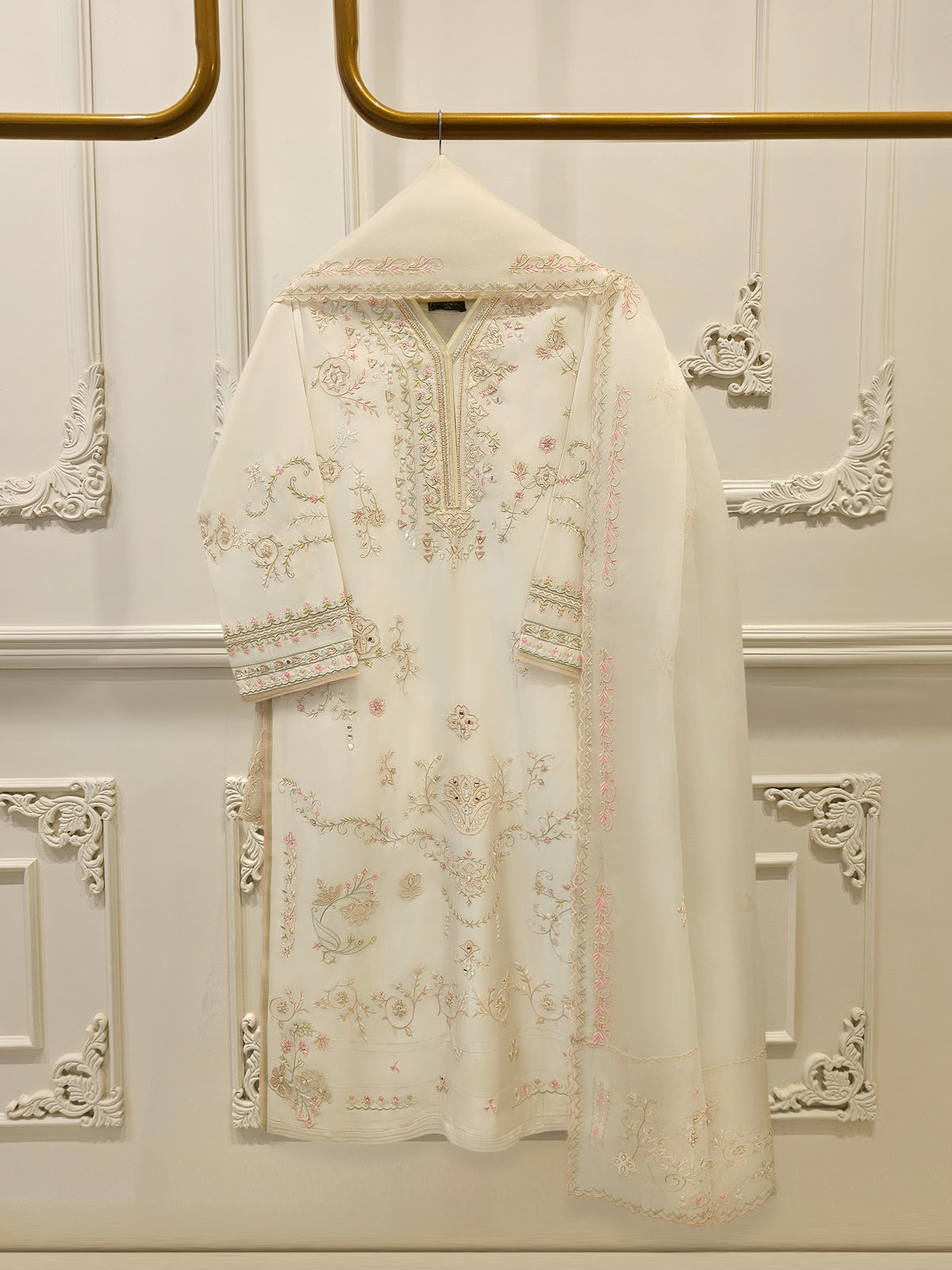 3 Piece- Pure Sheesha Silk Embroidered Suit S114251