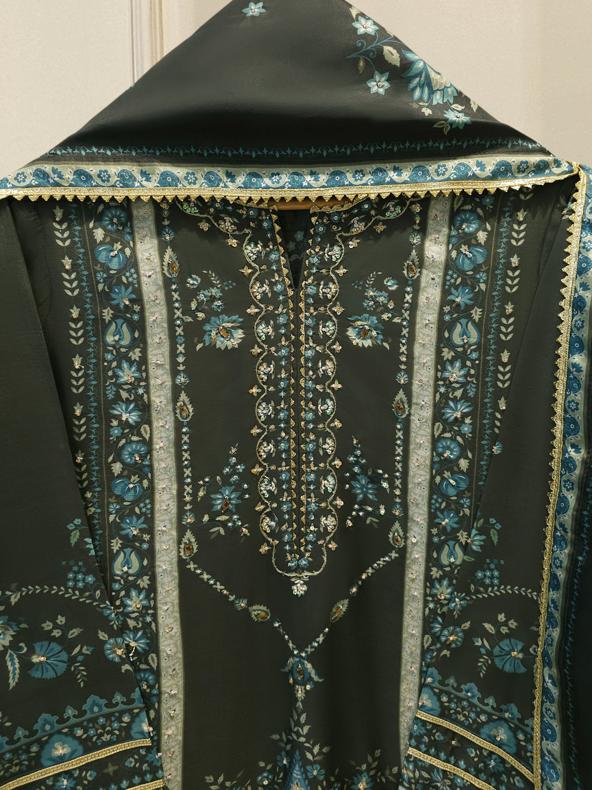 3-Piece Pure Embroidered Silk Suit – Luxury Elegant Women's Formal Wear S114736