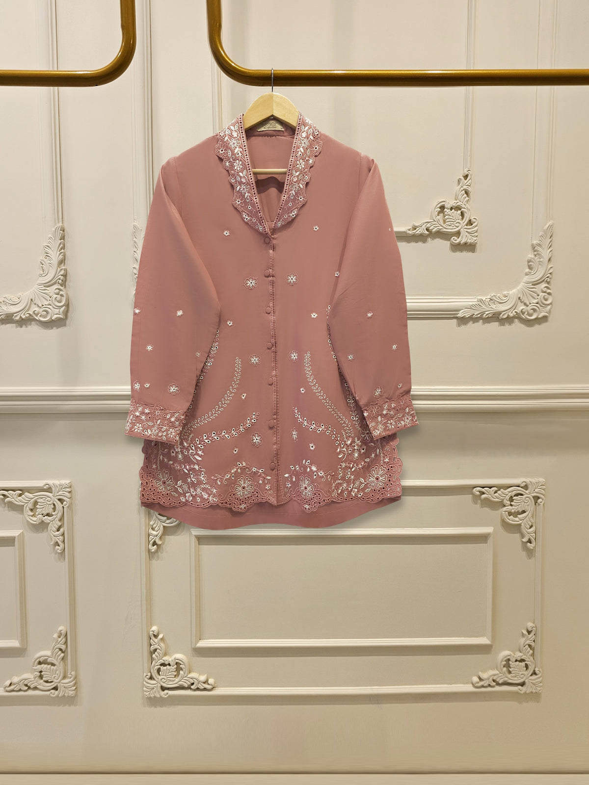 Embroidered Cambric Shirt SWS00319