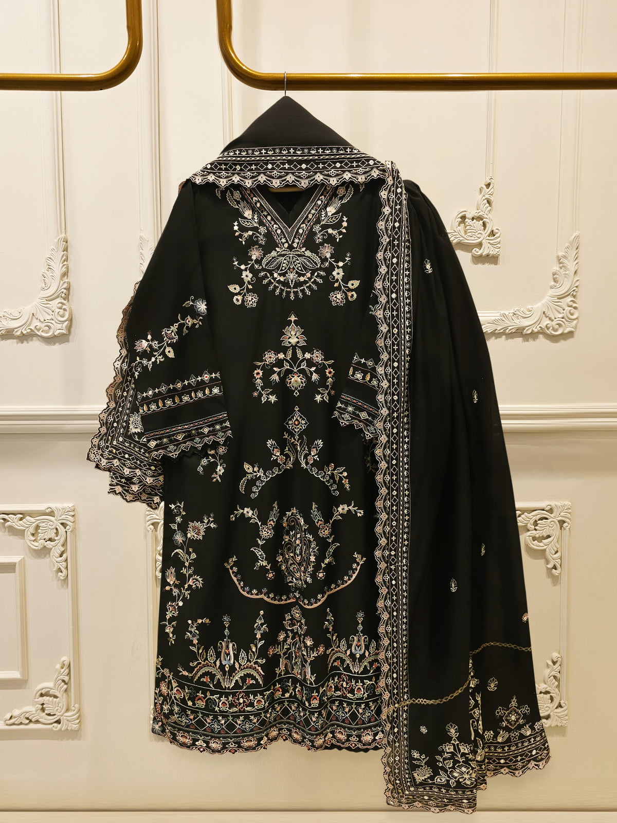 3 Piece - Embroidered Kora Cotton Suit S115689