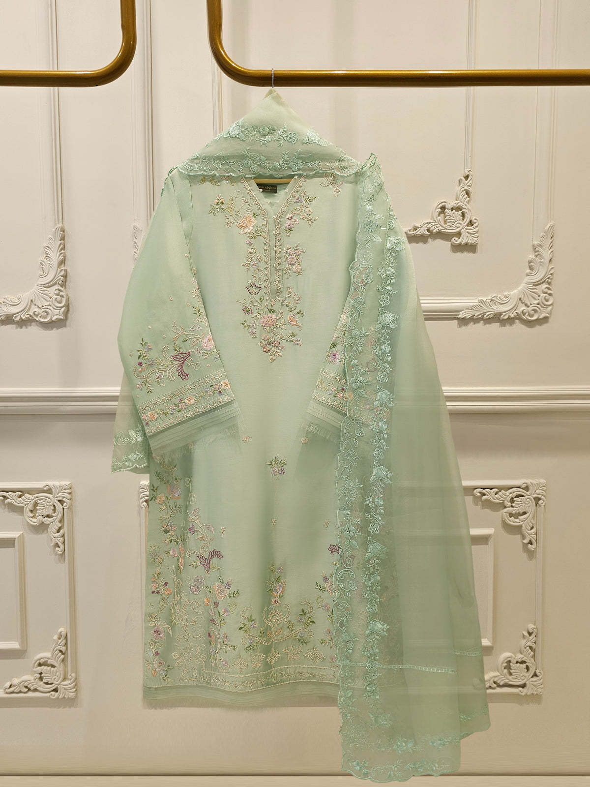 3 Piece-  Pure Embroidered Sheesha Silk Suit S112640