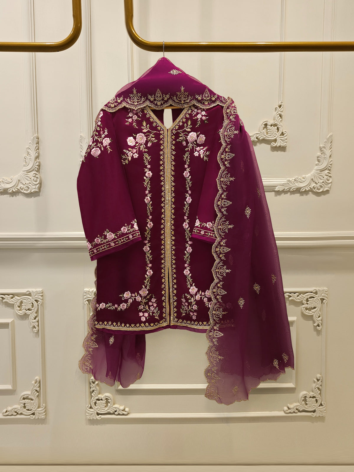 3 Piece-  Pure Embroidered Sheesha Silk Suit S112927