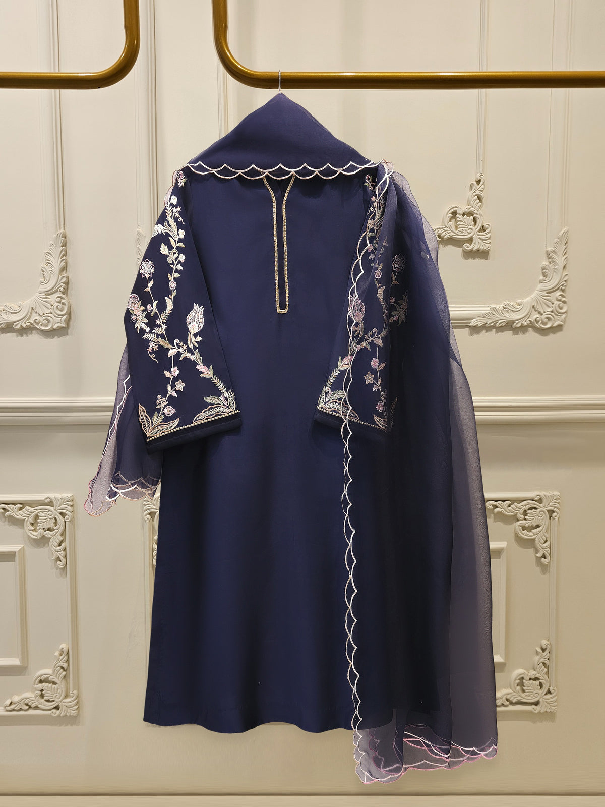 3 Piece-  Pure Embroidered Sheesha Silk Suit S112967