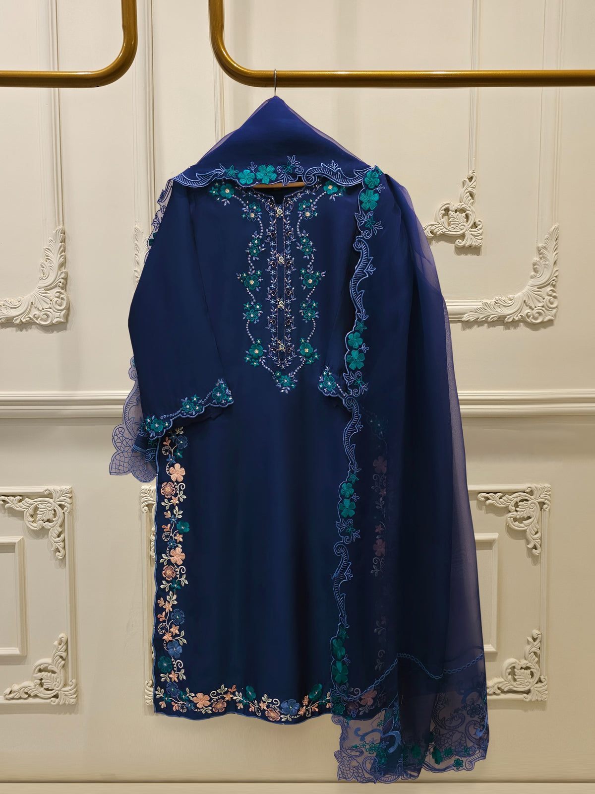 3 Piece-  Pure Embroidered Sheesha Silk Suit S112974