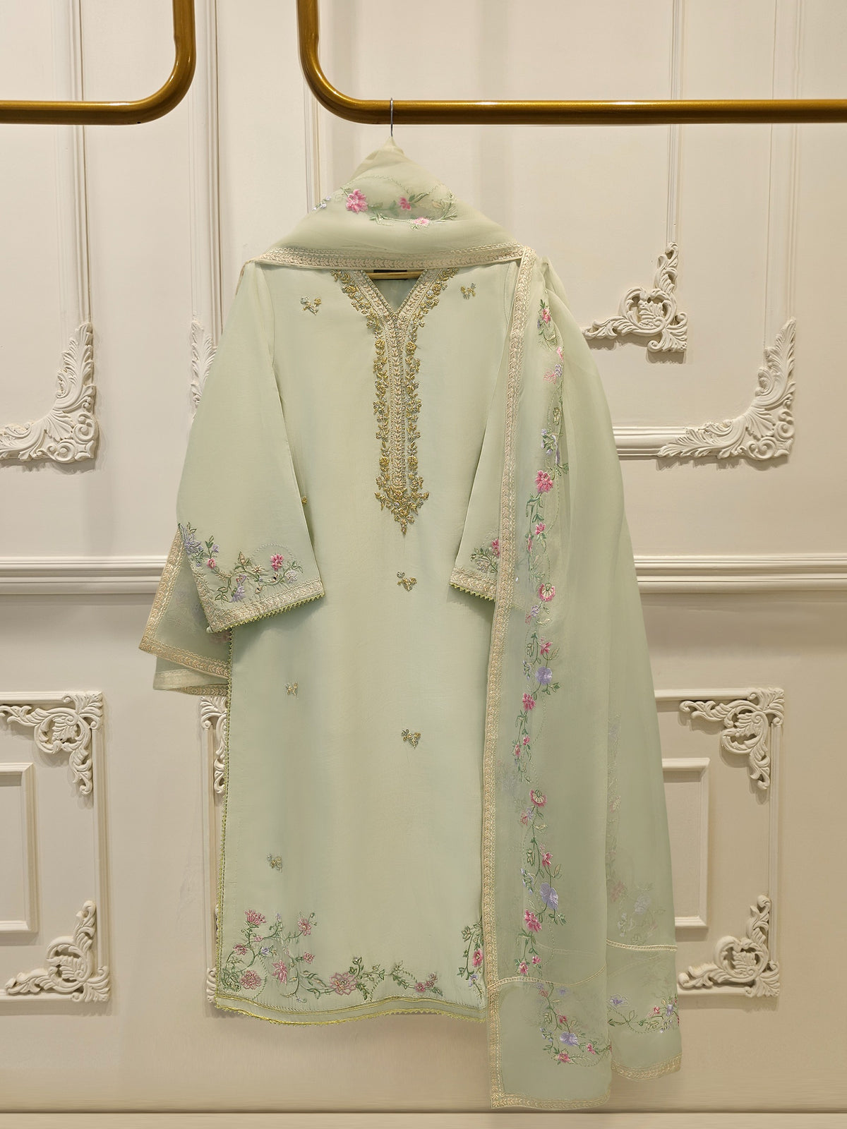 3 Piece- Pure Sheesha Silk Embroidered Suit S114532