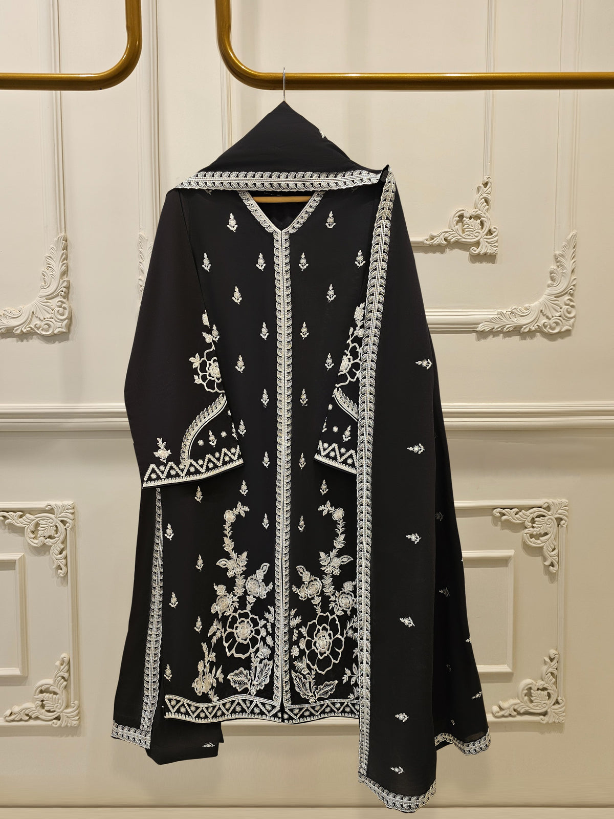 3 Piece - Embroidered Lawn Suit S111869